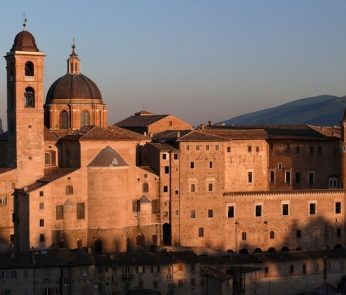 Cosa vedere a Urbino: panorama del Palazzo Ducale e del Duomo