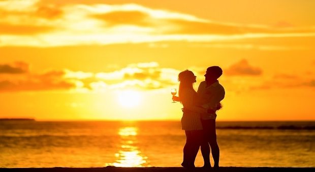San Valentino nelle Marche: alba in spiaggia per gli innamorati