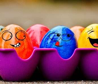 Tradizioni di Pasqua nelle Marche: uova sode colorate